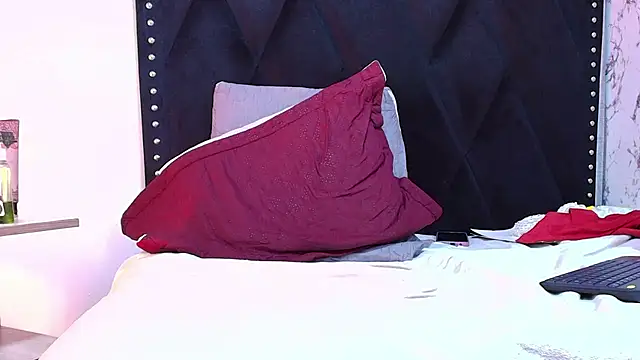 rachele_x (F milf) - deep thorat