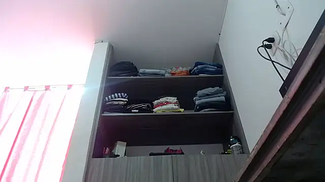 nicolle_milf1978 webcam