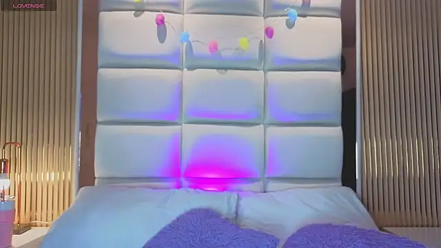 Megaan_Rousee webcam