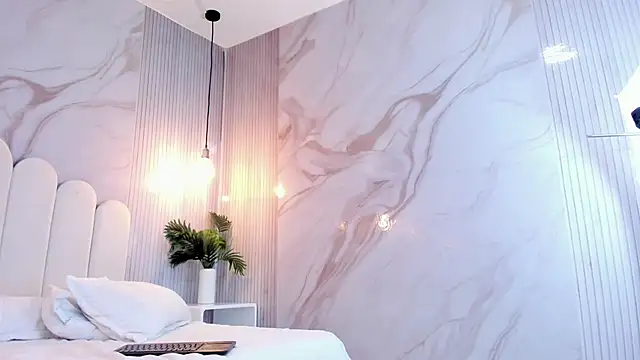 ariana_pocahontas webcam