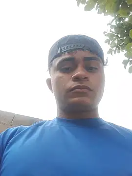 HOTRAINYGOLDEN webcam