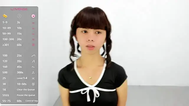 UrHotSexyShine webcam