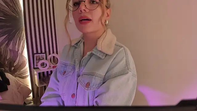 Samaantha-White webcam