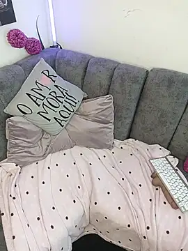 Webcam Model (paulina_coxx)  is live.Free join now!