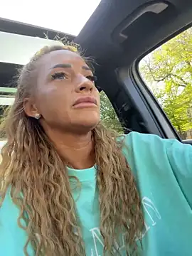 LovingBlondie webcam