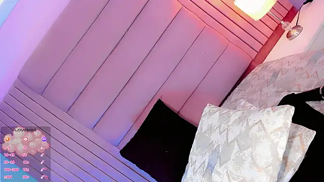 Camille_deluxe webcam