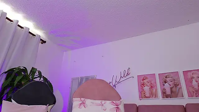 Emmy_And_Luna webcam