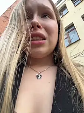 liza_risky (F young) - rub pussy with book over panties