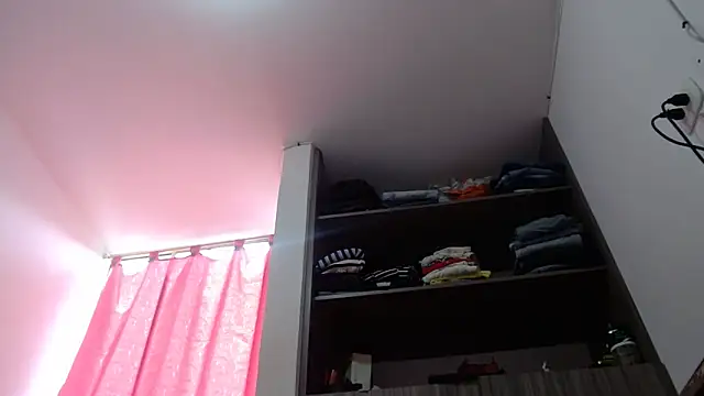 nicolle_milf1978 webcam