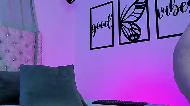 nicolee_millerr webcam