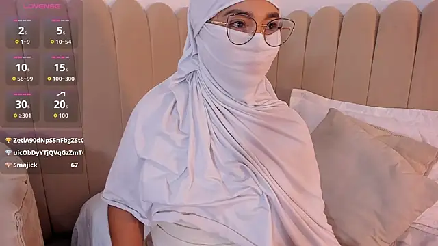 _amisha (F young) - Show boobs + Take off your panties