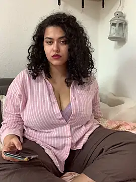 Curvydesifromgermany webcam