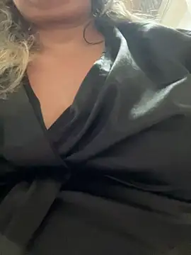 Lucy_Milf_474 webcam