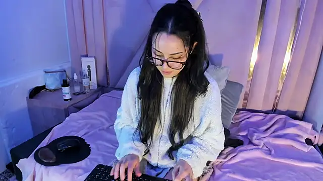 ElaSalvatorehh webcam