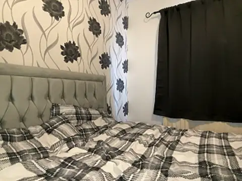 FoxyValentine webcam