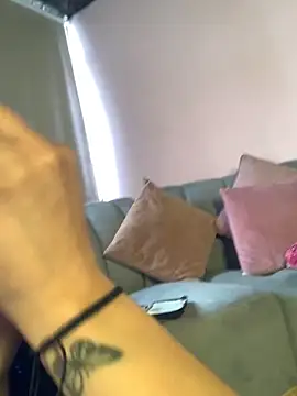 LunaMoore_Pink webcam