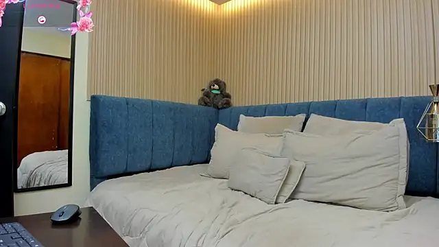 zara_milf - Zara_milf's free webcam - UK Sex Cams