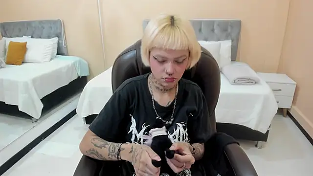 Bela_Craxkerr webcam