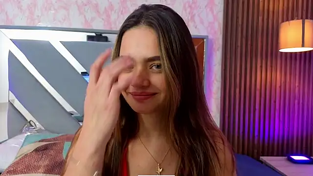 LittleeSara18 webcam