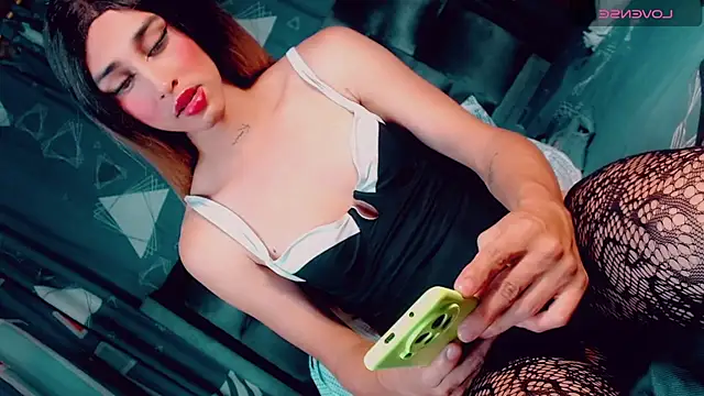 CharlotteBigCock webcam