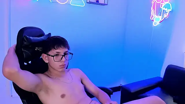 adrien_silex - Adrien_silex's free webcam - UK Sex Cams