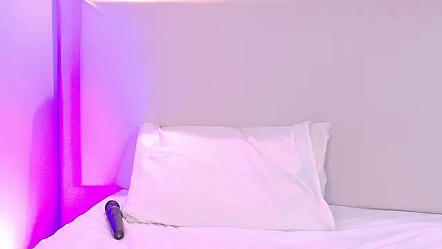 NaomiKlarc live sex cam