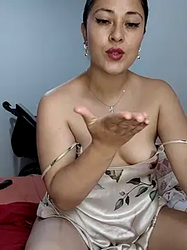 lisbethmoore_ (F young) - Tease my pussy with vibes