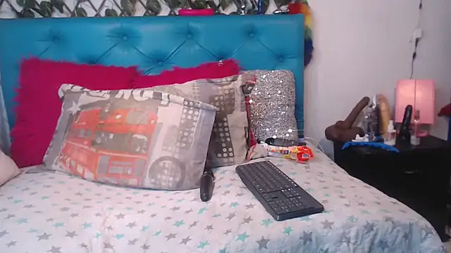 SARAWILLS live sex cam