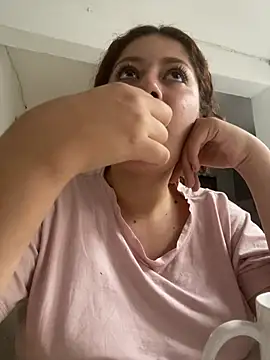 Amber_rosse_outdoors webcam