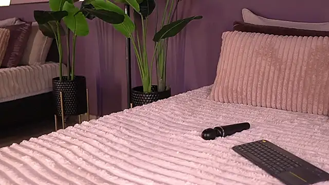 izzywild (F young) - 🧜🏻‍♀️💦Ice Cube Tease body💦🧜🏻‍♀️