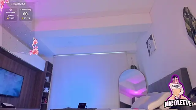 nicolette_tay's live cam