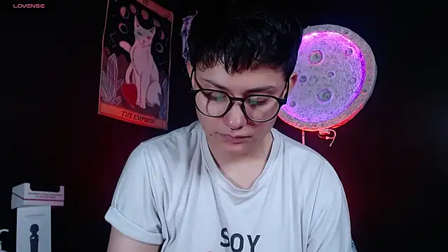 girl_intense444 webcam