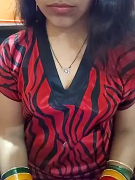 o_my_goodness (F milf) - Write a name on the wrist with henna.