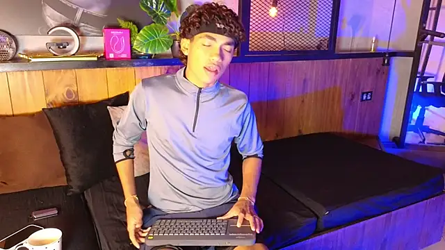 AlanCutee live sex cam