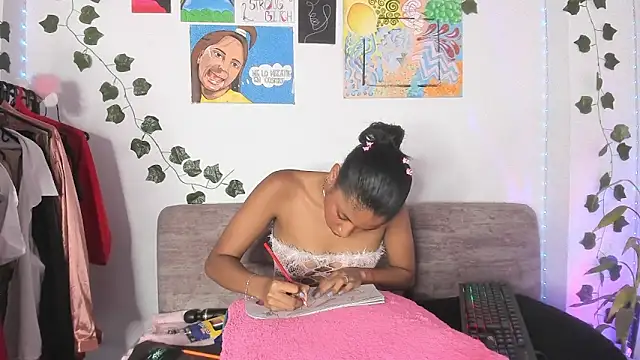 ElectraaJoness webcam