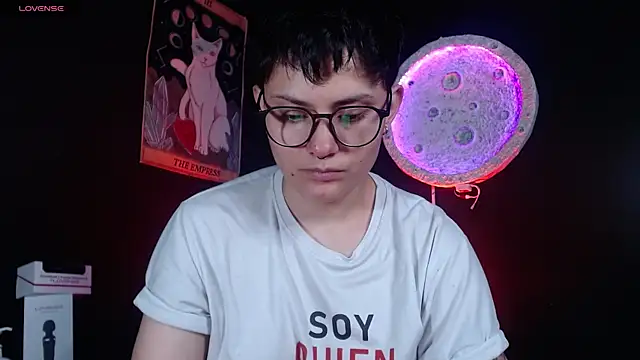 girl_intense444 webcam