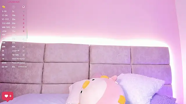 nia20_ (F teen) - blowjob face close up