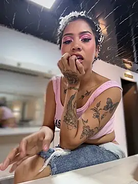 laila_ls (F young) - oil ass