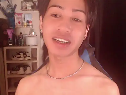 erin_23 (Ask my age) - shower me with your love <3