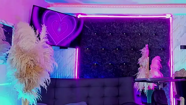 Queens_Wonders_Blonders webcam