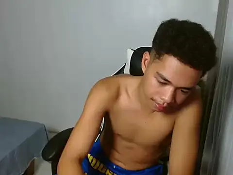 curlyasian_njxx webcam