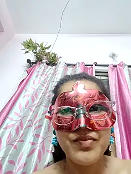 Webcam Model (thanusi_2)  is live.Free join now!