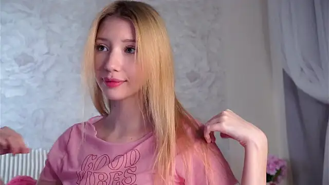 SunnivaCovil live sex cam