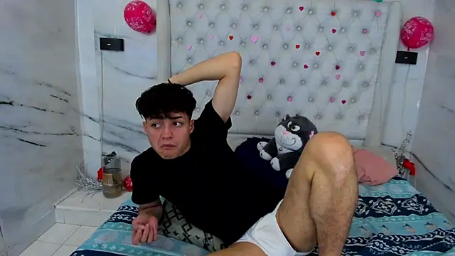 Ari_and_Storm webcam