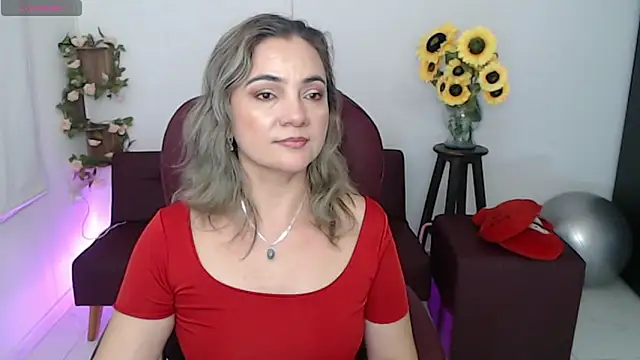 ana_milf (F milf) - masturbing in public *5 minutes