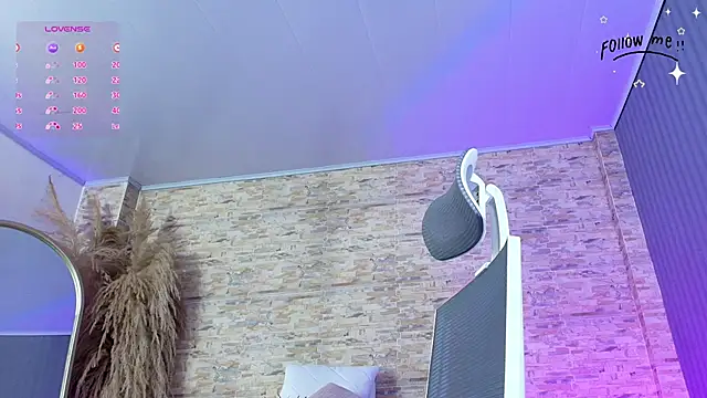 harper_ziu (F milf) - 4 fingers on my pussy 🖐️