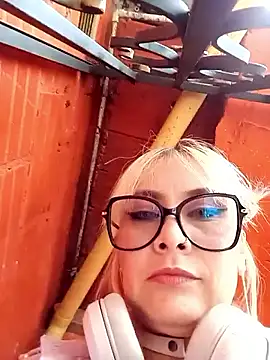 candiegilson__ (F milf) - Stick fingers in my ass