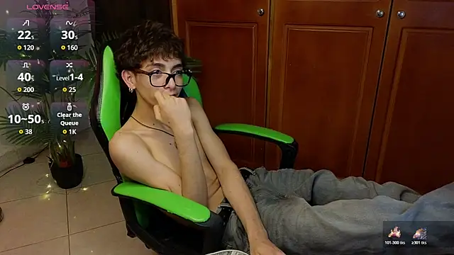 matty_sparkk (M twink) - let's play with my nipples