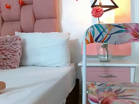 keilafoxx18 (F young) - show anal +squirt