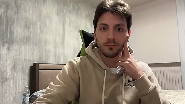 italianass94 (M young) - NAKED SHOW